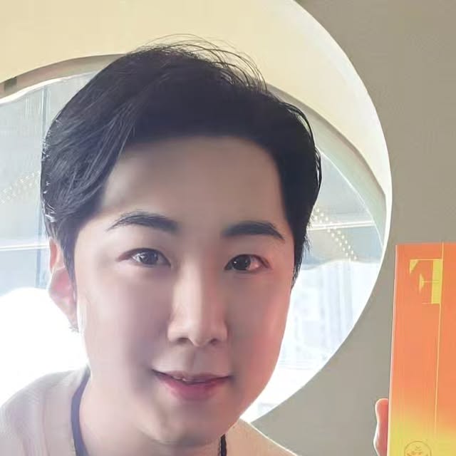 최보석 on Instagram: "#광고
.
.
.
#헬퓨
고함량 액상 철분제 🧲 

현직 산부인과 전문의와🩺👨‍⚕️
카이스트 박사가 👨‍🔬
공동 연구개발한 🧪🧬
액상 철분제 ‼️

1일 권장섭취 기준치 200% 충족👏🏻 👏🏻 
체내 흡수율을 높인 프리미엄 
비헴철 사용 🍀 🌿 👍🏻 💯 💯 

철분 흡수율을 높이기 위한 
비타민C 함유 🍋 

비린맛 NO ❗️❌️
상큼달콤하게 즐기는 액상 철분제 ⭕️

약같은 맛이 아니라 젤리맛 😆 이라

남녀노소 잘 먹을거 같아요 👍🏻 👍🏻 

임산부,수유부, 철분 섭취가 부족하신분, 
비린맛 때문에 철분 섭취가 어려우셨던 분들께

적극 권장드립니다 🤗

#협찬 #헬퓨영양제 #액상철분제 #임산부철분제 #고함량철분제 #임산부철분제 #임산부액상철분제 #철분영양제#변비없는철분제 #빈혈철분제
#빈혈 #철분 #철분제 #철분제추천"
