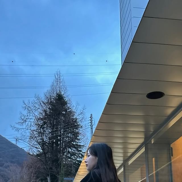 혜인 on Instagram: "#광고 지금 입기좋은 스웨이드 자켓 보들보들 따뜻해 ☁️☁️ . . . #아이러니포르노화이트라인 #IRONYPORNOWHITELINE #남여공용자켓 #자켓 #레더자켓 #스웨이드자켓 #아우터 #레