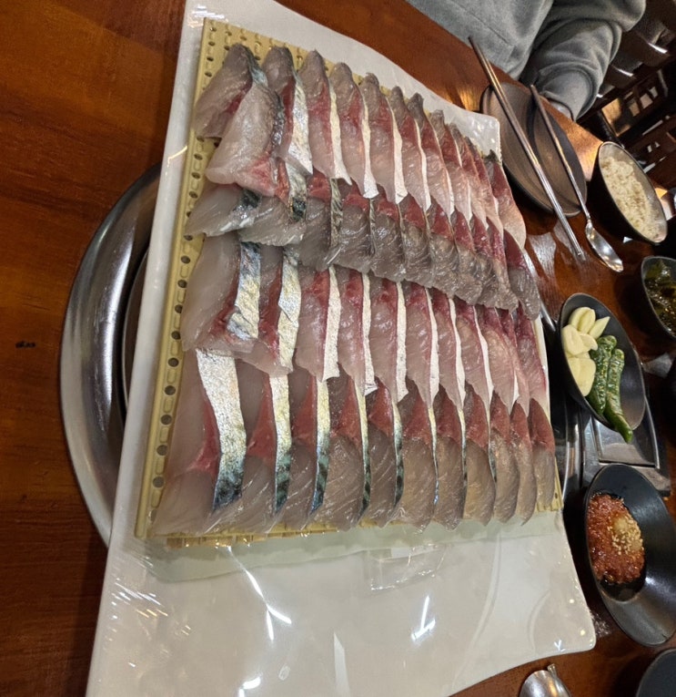 제주 여행(2)_새별 프렌즈(귀여운 숀더쉽이 있는 곳)_미영이네 고등어회(제주 고등어 맛집)