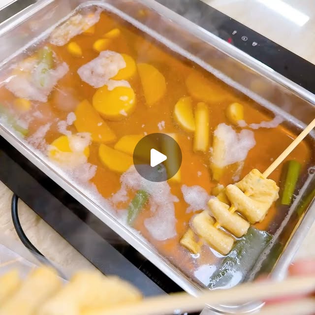 life_gray on Instagram: "#광고
.
소소미 꼬치어묵 366g
.
집에서 간단하게 어묵탕 끓이고 싶을 때
정말 편하게 꺼내 쓸 수 있는 소소미 꼬치어묵 소개해요!

가장 좋은 점은 **밀가루 0%**라서
부담 없이 깔끔하게 먹을 수 있고,
육수에 넣기만 해도 감칠맛이 확 사는 타입이에요.
집에서 먹어도 부산 어묵 느낌이 제대로 나는 맛!
.
.
꼬치어묵 하나만 넣어도 어묵탕이 바로 완성되고
국물이 깔끔하면서도 깊은 맛이 나서
겨울철 간식·야식·술안주까지 다 활용하기 좋아요.

특히 캠핑 갈 때 챙기면
냄비 하나에 육수 넣고 끓이기만 하면 끝이라
간편함 + 맛 모두 챙길 수 있는 캠핑 음식으로 최고예요.
.
.
어묵 전골이나 우동에 넣어도 잘 어울리고,
꼬치째로 담아내면 비주얼도 너무 좋아서
집들이 음식이나 손님상에 올리기도 괜찮아요.

겨울에 따끈한 어묵탕 생각날 때
이 제품 하나면 바로 완성되서 요즘 너무 잘 쓰고 있어요.
.
.
.
#꼬치어묵 #어묵탕 #오뎅탕 #즉석오뎅 #겨울간식 #부산어묵
#어묵우동 #어묵전골 #캠핑음식 #술안주 #밀가루0%
#꼬치오뎅 #즉석어묵 #밀키트 #오뎅바"