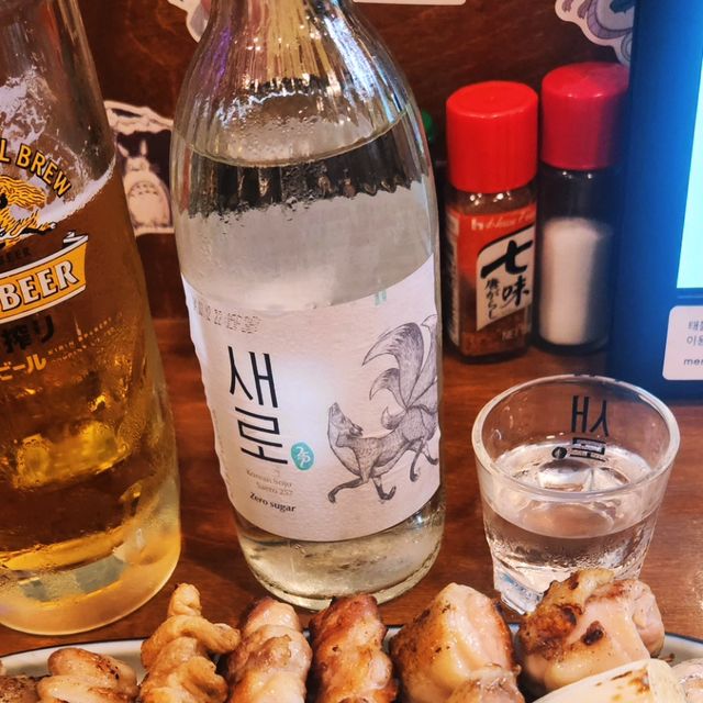 @sos22_love on Instagram: "#광고#성수술집#성수동맛집#성수이자카야#밤토리#성수동야키토리#뚝섬역술집#성수동술집#서울숲술집#뚝섬역맛집#성수핫플#성수동이자카야

성수동에서 유명하고 맛있는 야키토리가 있는 밤토리예요 야키토리 8종세트 모두 야들야들하고 담백하니 간단히 혼술하기에도 식사하기에도 좋고 인테리어 분위기가 따뜻하고 적당히 이국적이여서 누구와 가기에도 편안한 느낌을 주는곳이예요
바테이블과 안쪽에 홀좌석들도 있어서 혼술 또는 단체로 방문하기에도 좋아요. 주7일 휴무 없이 영업하는 매장이니 퇴근후에 동료랑 또는 주말에 친구들이랑+연인이랑 술마시면서 맛있는 메뉴들과 좋은시간을 보낼수있을거예요
라멘도 곁들여먹기 좋은 음식이니 꼭 같이 드셔보시는거 강추해요♡!!"
