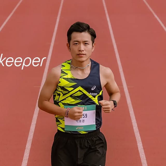 스트레칭 전문가 포포코치 on Instagram: "#아식스 #에이레이서 9월미션 -1
5000m TT

날씨가 많이 시원해져서 84초는 
할 줄 알았으나 뛰려고보니 26도라서
보수적으로 시작!

뛰면서 조금 올려보긴했으나 
아직은 86초에서 더 안올라간다.

10월엔 더 나아질 것이다. 그럴거다.

사진은 지난 9월1일 아식스 합동훈련 사진으로

👟 @asicskr

#메타스피드스카이
#메타스피드스카이파리
#메타스피드 #노바블라스트
#슈퍼블라스트2 #마라톤 #러닝 
#marathon #running 
#런키퍼 #runkeeper"