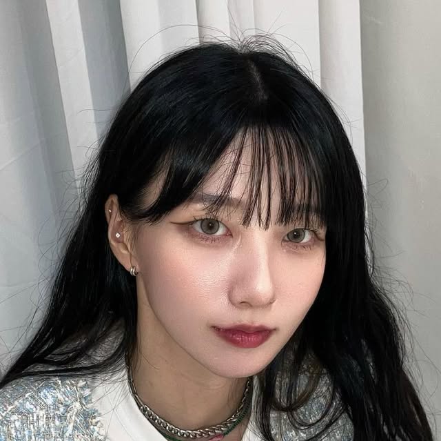 황진아 on Instagram: "#광고 @vivabrown_official 
부드러운 색감에 크롭한 디자인! 요즘 날씨에 딱이야..🩵
-
#비바브라운#트위드#자켓#여성자켓#자켓추천#아우터#vivabrown#fashion#tweed#jacket#outer#크롭자켓 #ビバブラウン"