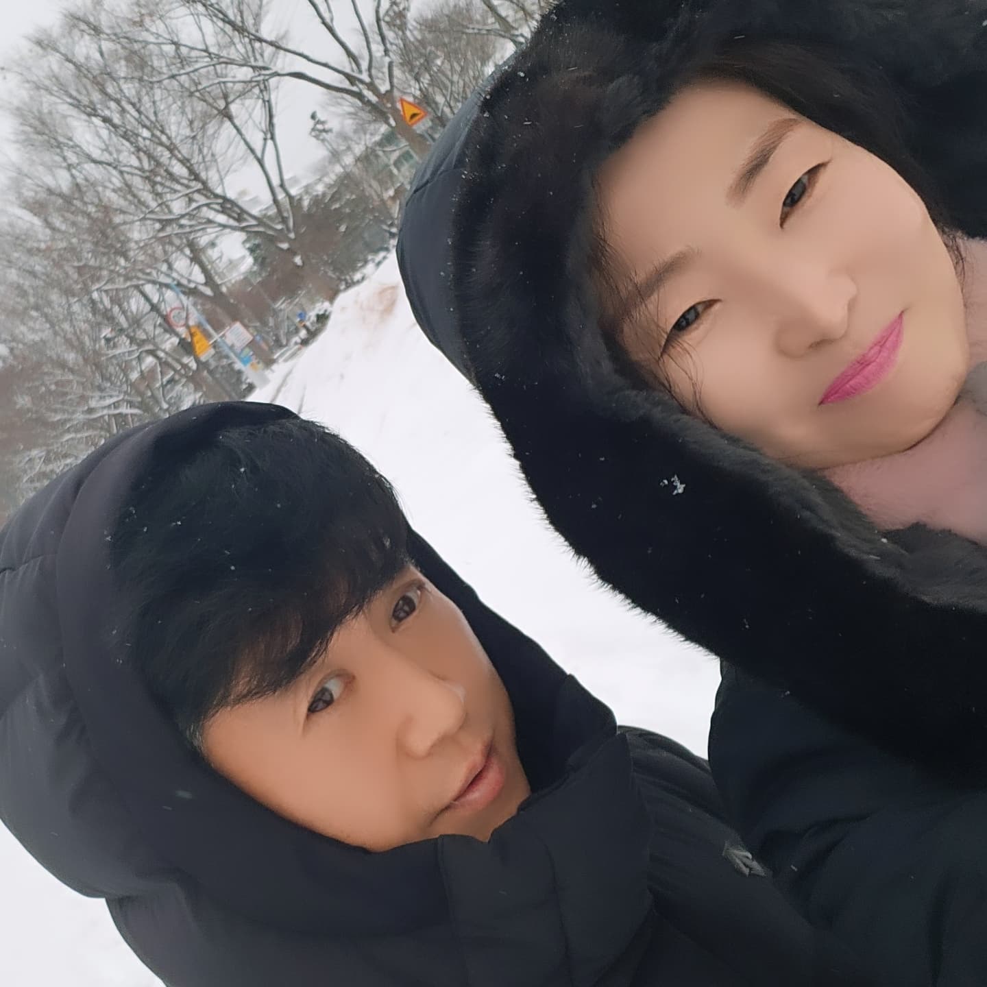 펑펑눈이☃️☃️☃️

어릴적 뛰어놀던
우린동창🤎
지금은 21년차부부입니다

새하
복
많이 받으시고
안전 귀성길 되시길요

#설날
#태백