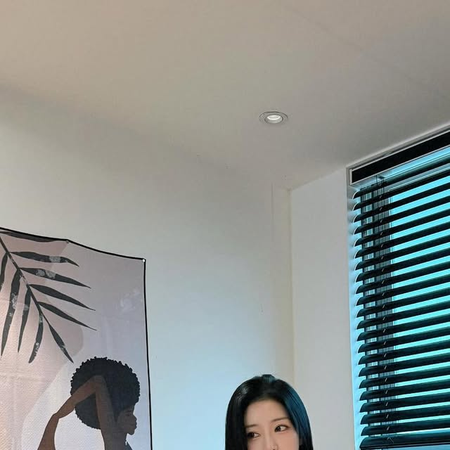 @_redqueen___ on Instagram: "내가 살앙하는 에너지 부스터랑 🔋 💥
오랜만에 필테 출근 
피곤한날 먹어주면 마법처럼 살아나는 에너지음료🍋"