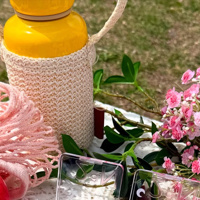 더듬이언니 on Instagram: "#광고

패키지부터 너무 예쁜 투에이엔✨. 따뜻한 감성이 묻어나는 디자인과 컬러가 정말 감각적인데 저처럼 뷰티 덕후라면 단순한 색조 제품이 아니라 디자인도 중요한 거 맞죠? 제품들 입자가 미세하고 부드러워서 피부뭉침없이 밀착이 잘된답니다😀
🎶촉촉한 텍스처와 곱고 고운 섬세한 펄감
🎶자연스러운 발색과 밀착력
🎶색조 덕후들 감성 저격 디자인
🎶실용적인 듀얼 구성으로 다양하게 연출 가능

🏠투에이엔 @2an_official @oliveyoung_official 

#투에이엔 #블루밍가든 #올영추천 #봄웜 #봄웜라 #듀얼치크 #하이라이터 #2aN #화장품 #메이크업 #웜톤메이크업 #쿨톤메이크업 #올리브영추천"