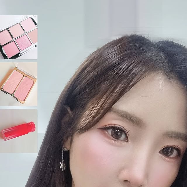 정인희 아나운서 on Instagram: "#광고 복숭아 발색의 최고..🍑 투에이엔에서 새롭게 출시된 러브 버블 컬렉션과 함께해요 @2an_official

파운데이션미니 복숭아는 핑크빛 컬러가 피부에 형광등을 켠 듯 밝혀주고 아이라이너로 뽀인트 주면 또렷한 눈매완성! 
신상 팔레트는 발색이 진짜 화사하고 웜·쿨 어디든 소화 가능한 조합이라 활용도가 높은데 색상 뽀해서 눈이 더 예뻐보여요
치크는 아이시한 핑크톤으로 바르자마자 복숭아빛으로 화사해져서 쿨톤피부의 정석이랄까?  하이라이터를 함께 쓰면 얼굴이 환하게 살아나요
틴트는 한 번만 발라도 투명하게 맑은 색감이 입술을 꽉 잡아줘요
이번 러브 버블 컬렉션은 8월 올영픽 추천템인 투에이엔 러브버블 컬렉션! 지금 바로 전국 올리브영에서 만나요 ˖࣪｡･:*:★,｡･:*:･ﾟ

🍑사용 제품🍑
▫️치크 핑크페탈 16 핑크텐션 ▫️배러 미 아이 팔레트 16 버블캔디 
▫️글레이즈 바운싱 틴트 09 캔디츄 ▫️롱 웨어링 파운데이션 미니 20호 복숭아 ▫️신상 듀얼 아이라이너 01 허니피치▫️퓨어 글래시 하이라이터 YL01 레몬그라스 

#투에이엔 #올리브영 #올영픽"