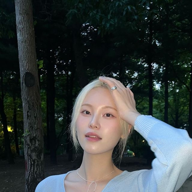 이민서 on Instagram: "#광고 서울숲은 언제가도 조쿠나 🩵
#비바브라운 #비바브라운x텍토리 #vivabrown #볼레로 #상의 #여름가디건 #top #Bolero #summer #knitwear #크롭가디건 #上衣 #カーディガン #ニット #ビバブラウン"