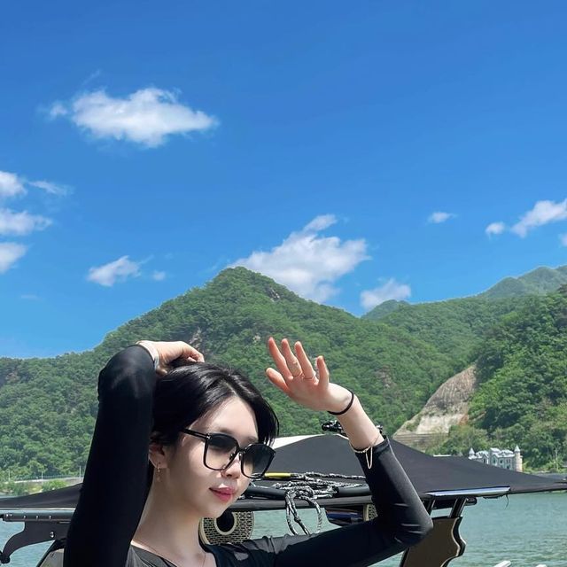 아콩이 tallegance on Instagram: "#광고 @thedreamping 
올 여름은 서울 근교 #더드림핑 에서 물놀이 어때 ??🌊

아콩이는 더드림핑에서 친구들과 추억 쌓고 왔어요 ♥️

더드림핑에는,
10여종의 #수상레저 기구
#실내서핑
#클라이밍
18m #슬라이드야외풀장 이 준비되어 있습니다 !

즐길거리가 너~무 많아서 놀 시간이 부족했던🥹

서핑 처음 타봤는데, 강습부터 다 해주셔서 즐길 수 있었어요
배워도 갓태어난 기린처럼 타는 아콩이 ;;(영상 넘겨줘요)

옆에 글램핑은 #애견동반 도 가능하니까 다음에 가족이랑 재방문 해야겠어요 ♡

📌 영업시간
• Activity : 09:00 - 18:00
• BBQ Party : 19:00 - 21:00
• PUB Party: 21:30 ~ (Beer free 21:30 - 23:30)
• Check in : 15:00 ~

📌위치 : 경기도 남양주시 화도읍 북한강로 1630-18
(잠실에서 택시타고 3-40분)

#핑하우스 #더드림핑 #게스트하우스 #게하 #가평펜션 #가평게하 #빠지 #여름여행 #남양주게하 #서핑 #숙소추천 #여행인플루언서"