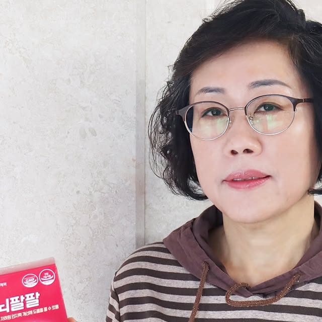 허니잼 ꫝꪮꪀꫀꪗ𝕫ꪖꪑ on Instagram: "#광고 ʷⁱᵗʰ 상아제약

제가 작년부터 부모님께 꼭 챙겨드리는 게
노화로 인해 저하된 인지력 개선에 도움을 줄 수 있는
포스파티딜세린 성분이에요.
두뇌 건강을 위한 건강기능식품으로
하루 1포로 간편하게 챙겨줄 수 있거든요.

상아제약 두뇌팔팔 포스파티딜세린은
노화로 인해 저하된 인지력 개선을 위한
미국산 원료 순도 70%의 포스파티딜세린 300mg으로
일일 섭취량 기준 함량을 담은 건강기능식품인데요.
포스파티딜세린은 뇌 세포막의 성분 중 하나로
나이가 들어감에 따라 식품을 통해서
보충 섭취가 필요하기 때문에
이렇게 챙겨주시는 게 좋아요.

두뇌팔팔은 먹기 간편한 스틱 형태로
하루 1포씩 섭취하면 되는데요.
꼬소한 곡물맛이기 때문에
호불호 없이 맛있게 섭취할 수 있고요.
6종의 부원료까지 함께 들어있어서
자외선에 의한 피부손상으로부터 피부건강유지,
피부 보습까지 하나로 챙겨줄 수 있답니다!

부모님의 두뇌 건강을 위한 선물로
상아제약 두뇌팔팔 포스파티딜세린 추천드릴게요❤️

@sanga_pharm

#상아제약 #포스파티딜세린 #두뇌팔팔 #두뇌영양제 #기억력영양제 #뇌영양제 #수험생영양제 #학생영양제 #두뇌건강 #뇌건강"