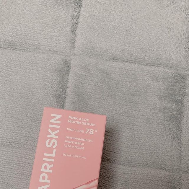 뷰티인플루언서 | 인스타기자단 | 육아맘 on Instagram: "#협찬 에이프릴스킨 에이프릴스킨 핑크알로에 뮤신 흔적세럼 🌸 - 트러블 흔적 *지우고 유리알 광채 끌어올리는 핑크알로에7일 흔적세
