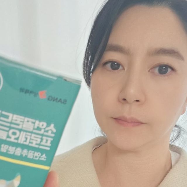 봉봉 Bong Bong on Instagram: "#협찬 

프리미엄 소연골 분말 100% !!!

콘드로이친 황산 1,980mg함유된 
상아제약 소연골 콘드로이친 프로테오글리칸입니다.

부모님이 관절이. 약해 수술하셨는데
이것도 유전인지..
무릎이 안 좋아, 저도 미리미리 챙겨야겠다는 생각에..
챙기기 시작했는데요.

프로테오글리칸 2형 콜라겐을 동시에 챙길 수 있어요!
(프로테오글리칸 158.4mg + 2형 콜라겐 792mg)

전세계의 몇 안되는 소연골 추출물 전문 제조사인
인도 Bacto Chem사의 원료 사용하더라구요.

몸에 해로운 화학부형제 첨가X 검증된 원료만 사용!

프로테오글리칸 소연골 콘드로이친은 
식약처 HACCP 인증 제조 시설에서 안전하게 생산된다고 하니,
안전하게 건강 챙길수있겠네요^^

@sanga_pharm

#광고#광고#상아제약#소연골콘드로이친#콘드로이친#소연골#뼈건강#관절영양제"