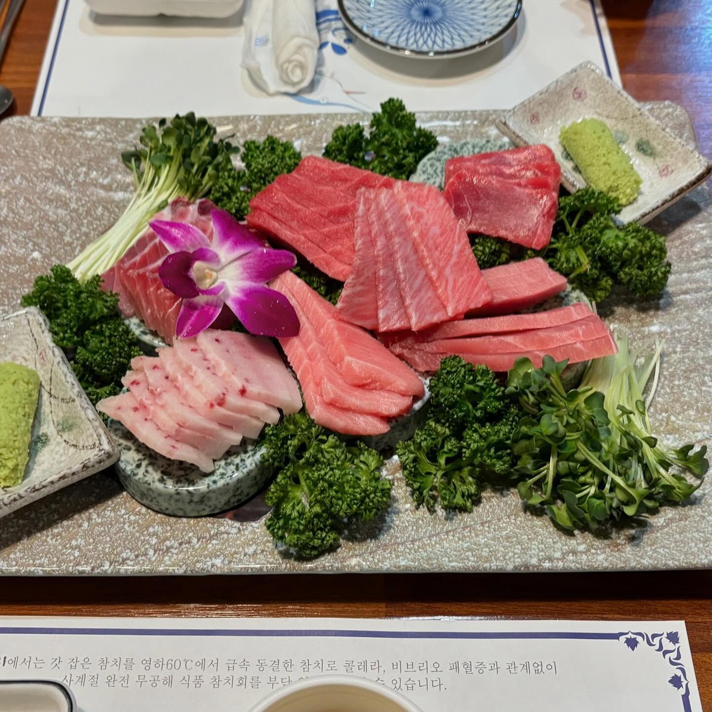 🏠[초이참치]🍣

평택 소사벌에 위치한 참치집

다찌석부터 개별룸까지 예약하고 방문하기 좋은 곳

스끼다시가 차례차례 먹는 속도에 맞게 나오며

구성은 죽부터 마즙, 샐러드, 생굴, 무조림, 은행구이,

참치 갈비살, 참치구이, 무국, 새우튀김 등 다양

참치는 다 먹으면 원하는 부위 리필 가능

참치가 생각나시는 분들께 추천드립니다✨

🍽️초이스페셜 55.000

주소 : 경기 평택시 비전5로 20-10 1층
.
.
.
.
#평택맛집 #먹스타 #음식스타그램 #맛스타맞팔 #맞팔환영 #먹스타그램🍴 #먹팔환영 #경기도맛집 #먹린이 #좋아요반사 #좋아요 #맞팔 #먹팔 #맛집탐방 #참치맛집 #참치무한 #무한리필참치 #연말모임 #소사벌맛집 #좋반
