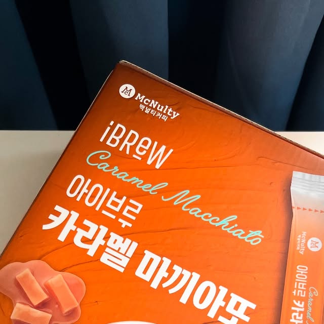 배푼젤 on Instagram: "#협찬 ☕ 이제 집에서도 카페 퀄리티! 맥널티 아이브루 카라멜 마끼아또로 완벽한 홈카페 완성 💛 요즘 커피 사러 가기 귀찮을 때 많잖아요? 근데 이제 집에서도, 사무실