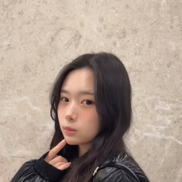 다빈 on Instagram: "읏츄 😖❄️

#광고 #아이러니포르노화이트라인 #오사와 #스텐다드에러"