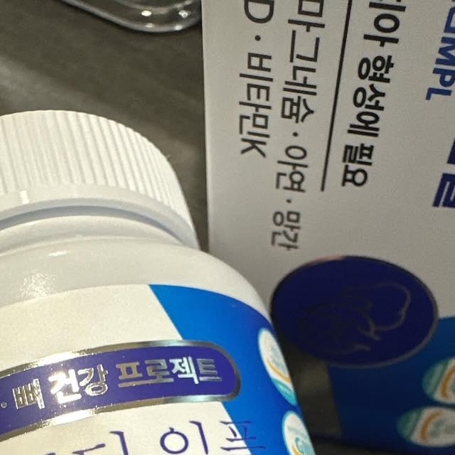 한경화 | #협찬

에프터임플 에프터임

식약처 기능성 인정받은 건강기능식품!
실제 치과에서도 판매를 하고 있는 중이에요~🙃

임플란트 후 사후관리용으로 제격
뼈/치아 건강에 도움을 줘요!

6중 복합기능성으로 케어
현직 약사,한의사 설계!

주원료부터... | Instagram