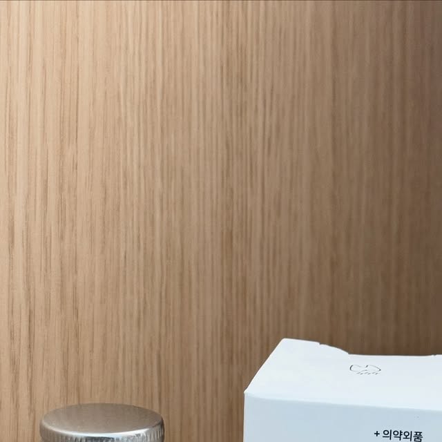 빼어날 수 빛날 빈 on Instagram: "#광고 #덴티넬 #고체치약 #치아미백 #치석관리

요즘 자기관리 루틴에 하나씩 새템 추가하는 재미💫
이번엔 [덴티넬] 프리미엄 고체 치약으로 바꿔봤어요🦷✨

처음엔 고체 치약이라 살짝 낯설었는데,
한 번 써보니까 일반 치약보다 훨씬 깔끔하게 마무리돼서
지금은 완전 정착했어요🙆🏻‍♀️

불소가 함유되어 있어서 치석 관리에도 도움되고,
화이트닝 효과까지 느껴져서 요즘 웃을 때 자신감 업💖
작은 알약 하나로 거품도 풍성해서 여행 갈 때 챙기기도 너무 편해요✈️

환경에도 좋고, 사용감도 깔끔하니까
이제 일반 치약으론 못 돌아갈 것 같아요 요🩵

#덴티넬 #고체치약 #화이트닝치약 #불소치약 #치석관리 #프리미엄치약 #환경친화적 #협찬 #협찬환영"