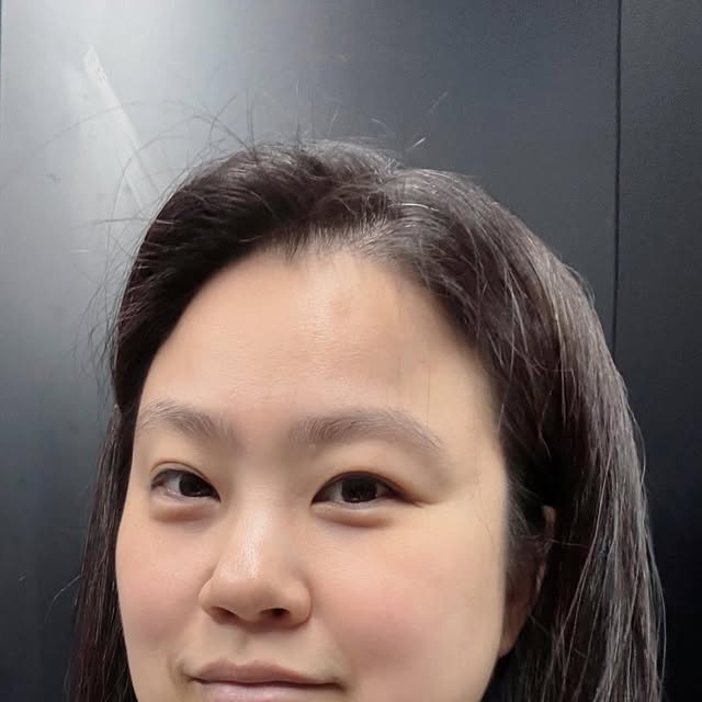 l 쏘쏘 l 육아맘 l 유치원선생님 l 블로거 l on Instagram: "#협찬
　

유치원교사로 일하고 있는 깡준맘이라
평소에도 야외활동이 많은 편인데요
벌써부터 찾아온 더위에 놀이터에 나가 서 있기만해도
온몸에 땀이 줄줄줄줄.. 정말 힘들더라구요.

그래서 바깥놀이, 체험학습을 다녀올 때는
꼭 챙기는 한가지가 있어요.
　

SMIRIA__냉각 손풍기ෆ

한손에 쏙! 들어오는 컴팩트한 사이즈와
183.5g의 초경량 무게의 손선풍기로
아이들도 편하게 사용할 수 있어 좋구요.

손잡이 아래 고리가 연결된 디자인으로
뒤로 넘기면 탁상용으로, 걸이용으로 사용할 수 있어요.
　

풍량의 경우에는 100단계까지 있어
상황에 맞게 취향에 맞게 조절, 사용할 수 있고
뿐만아니라 음이온/냉각가능이 있어
일반 선풍이 보다 더 시원하게 사용할 수 있어 좋아요.

사용방법도 간단해 아이부터 어르신들까지
누구나 편하게 사용할 수 있어 더 좋은
SMIRIA 냉각 손풍기 ’◡‘ෆ 
　

SMIRIA 냉각 손풍기로 역대급이라는 올 여름 더위를
미리미리 대비해보자구요 ᕕ( ᐛ )ᕗ 𖤐
　

@smiria2012　

#광고 #SMIRIA #SMIRIA선풍기 #손선풍기 #무선냉각선풍기 #냉각선풍기 #휴대용선풍기 #미니휴대용선풍기 #선풍기 #선풍기추천 #캠핑용선풍기 #충전식선풍기"