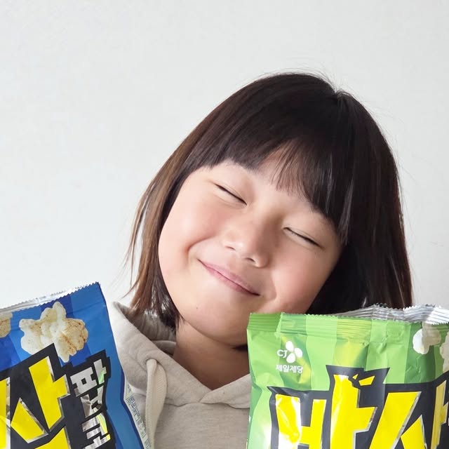 김미진 on Instagram: "#광고
.
.
CJ제일제당이 스팸과 백설 브랜드와
콜라보!!!!!!!!
스팸팝콘&허브솔트팝콘😆😆

우리아이들 좋아하는 스팸과 팝콘이 만나다니
맛이없을 수 없는 꿀조합!
짭잘함과 바삭한 식감으로
아이들 간식이로 최고👍👍

어른들에겐 짭잘고소하게 맥주안주로
호불호없는 맛있는 팝콘안주🤗

한 봉지로 행복한 포만감😆

주말엔 바삭팝콘 스팸맛 허브솔트맛
취항껏 넷플릭스와 함께면 
시간순삭 행복한 주말~~~~💕💕
.
.

#광고 #CJ #신상 #스팸"