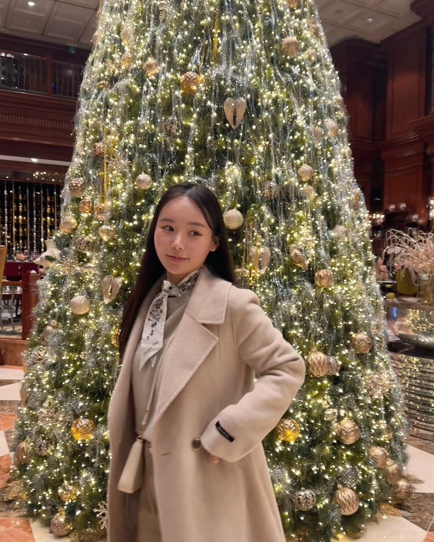 또 한해가 훌쩍 갔네요
25년에는 24년보다 더 행복한 일 많이 생기시고,
건강하시고, 하시는 일 모두 잘되길 바래봅니다 💓
그리고 저는 ㅇㅏ직 20대입니당 ? 히히 
왜냐하묜 만나이가 있기때무니죠 🤓ㅖ!!!
