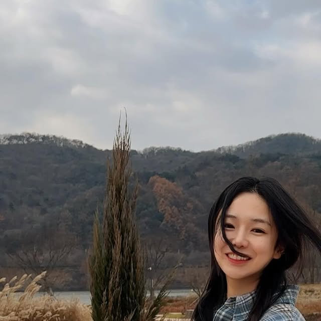 은지공주🎀 on Instagram: "역시가 역시군 😵‍💫

#스탠다드에러  #STANDARDERROR #남여공용셔츠 #셔츠 #셔츠추천 #긴팔셔츠 #오버핏 #체크셔츠 #간절기셔츠 #Shirt  #CheckShirt  @addedit.official #애드에딧 #addedit #지그재그 #에이블리 #데일리 #daily"