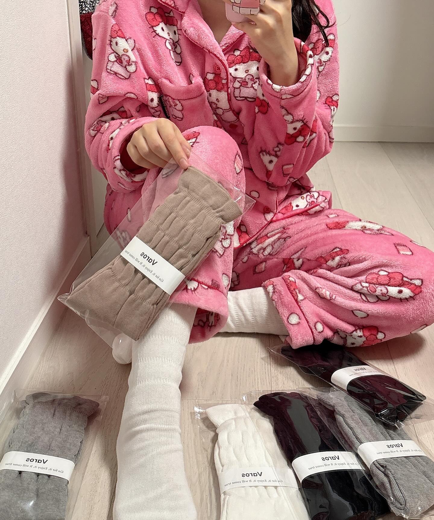 #협찬 숨쉬는 발편한 수면양말 유스업 🤎🤍🩶🖤

임산부, 출산 후 산후조리 할 때, 수족냉증으로 수면양말 자주 신으시는 분들 모두 압박없이 편하게 그리고 따뜻하게 신을 수 있는 수면양말 :)
산후조리 할 때 발 안시렵다고 양말 안신고 그러지 말고 꼬옥 신어주기! 붓기로 인해 일반 양말, 수면양말 불편할텐데 유스업 수면양말은 무압박양말이면서 숨쉬는 양말이라 답답함 없어요 🥰

🏷️ youth_up_socks 

#유스업 #유스업양말 #유스업수면양말 #수면양말 #수면양말추천 #임산부선물 #임산부양말추천 #임산부양말 #산후조리양말 #무압박양말추천 #무압박양말