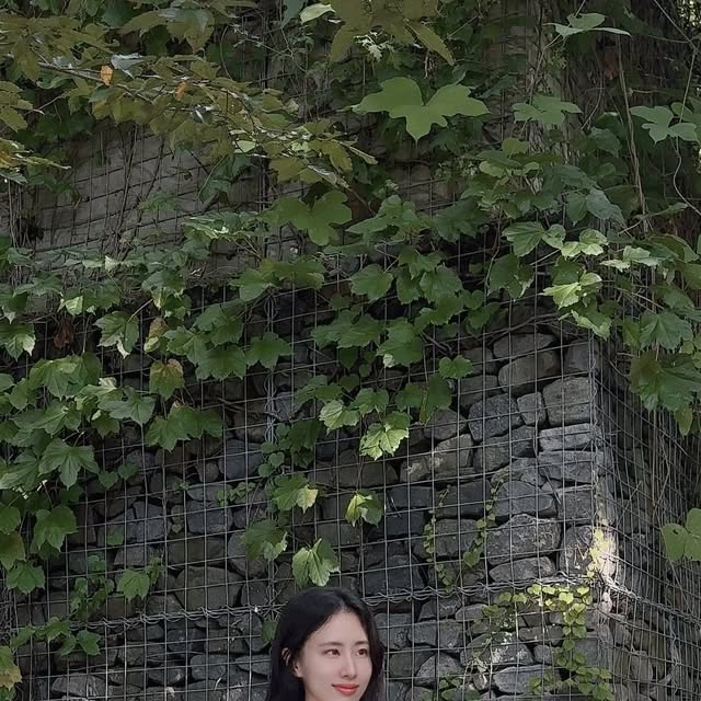 🌺 mio의 리뷰 🌺 on Instagram: "#협찬
간절기에 뭐 입을지 고민될 때, 그냥 이런 셔츠 하나면 끝 ✨
#스탠다드에러 레트로 플레이드 오버핏 체크 셔츠 블루

가볍고 얇은 두께감이라 단품으로 입어도 예쁘고, 
티셔츠 위에 툭 걸쳐도 멋스러운 오버핏 실루엣 🕺
빈티지 무드의 컬러감이 더해져서 꾸안꾸룩에도 찰떡이에요

남녀공용이라 커플 셔츠로도 완전 추천 💙
계절 바뀔 때마다 손이 자주 갈 아이템이라 소장가치 100%💕
.
.
.
#스탠다드에러 #STANDARDERROR #남여공용셔츠 #셔츠 #셔츠추천 #긴팔셔츠 #오버핏 #체크셔츠 #간절기셔츠 #Shirt  #CheckShirt  #Long-Sleeved Check Shirt #빈티지셔츠 #패키지 #1+1패키지"