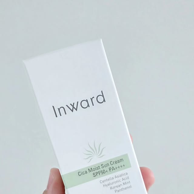 🧃자몽에이드 on Instagram: "#광고 @inward_official

요즘 진짜 햇볕에 잠깐만 노출되어도 얼굴도 붉어지고 너무 예민해서 선크림이 정말 중요하다고 생각되더라구요!
소중한 내피부 절대 지켜야쥬❤️

고르고 고르고 고른 인워드 시카 모이스트 선크림❤️

인워드 시카 모이스트 선크림은 민감피부도 안심하고 바를 수 있는 진정 선크림으로 시카&락토바실러스 성분이 함유되어 피부진정효과까지 있다는거쥬😎

크림대신 사용가능한 순한선크림이면서도 백탁, 자극, 밀림이 없으니 바르고 나서 이산뜻함 머쥬😉

8중 히알루론산 성분으로 피부 속부터 겉표면까지 마를틈없이 촉촉하게 보습까지 되는건 덤💕

UV차단+미백+주름개선 3중 기능은 더 말해모해😀

전 이제 인워드 시카 모이스트 선크림으로 완전 정착햇슈😎

#선크림 #썬크림추천 #선크림추천 #자외선차단제 #선케어 #저자극선크림 #눈시림없는선크림 #선블록 #수분선크림 #순한선크림 #여드름선크림 #백탁없는선크림 #보습선크림 #촉촉한선크림 #물놀이선크림 #선블록추천 #인워드 #inward #시카선크림"