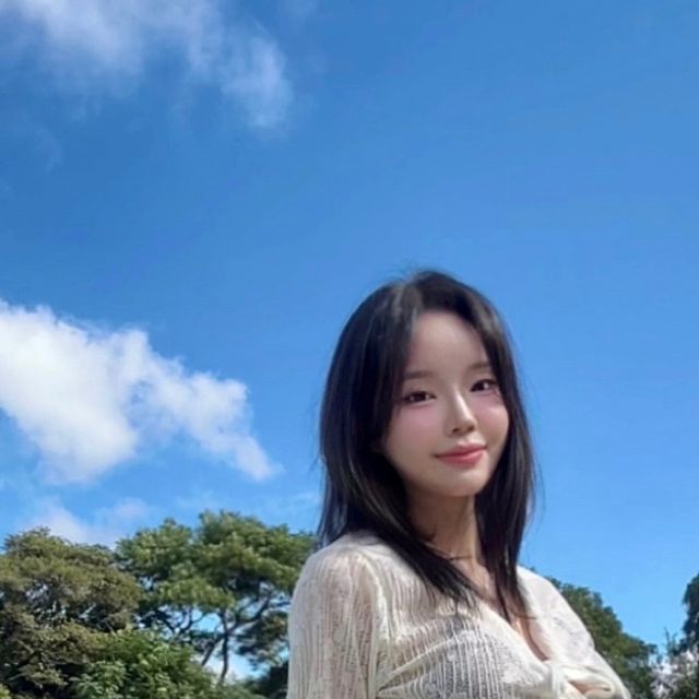 코씨X슈니 on Instagram: "#광고 은은한 시스루가 뽀인트🫧🤍🤍 #가을옷#핫걸#에어크림#긴팔#셔츠#쉬폰# 레이스업#비키니#비키니커버업"