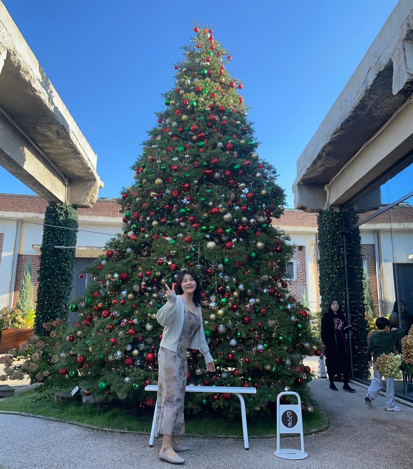 🎄❄️⛄️💓

#포천 #포천맛집 #포천카페 #포천여행 #어가길 #어가길베이커리 #포천어가길 #크리스마스 #크리스마스트리 #대형크리스마스트리 #빵맛집 #서울근교나들이 #서울근교여행 #서울근교카페 #서울근교드라이브