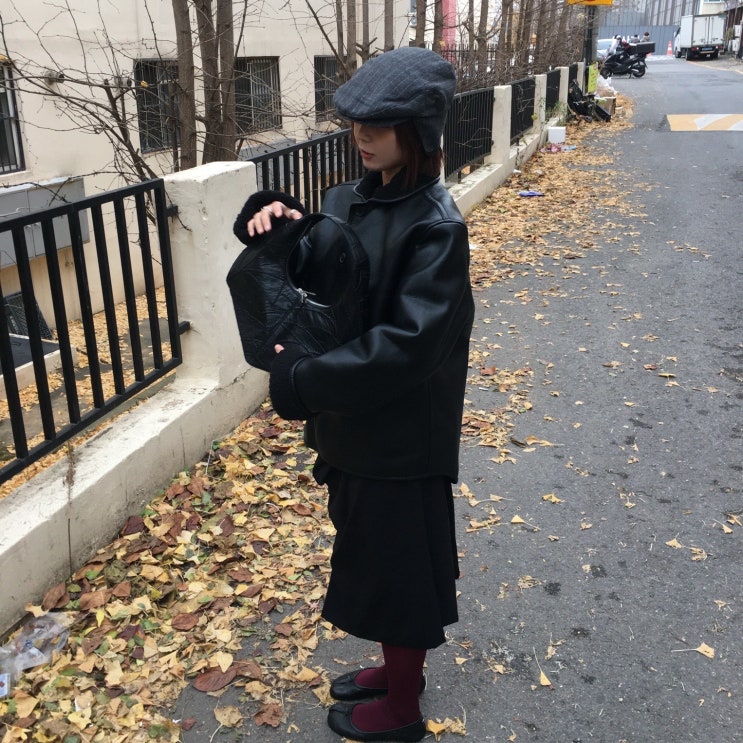 요즘 트렌디한 국내 가방 브랜드 에쏘 ESSO 호보백 솔직 리뷰 겨울 코디