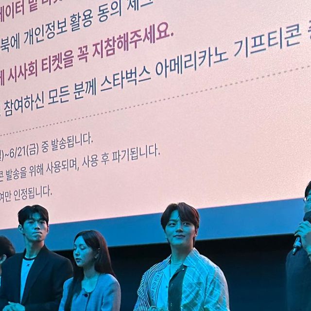 허지이 on Instagram: "#광고

크으~ <하이재킹> 시사회에 다녀왔어요!!
일단 무대인사부터 대박😍😍
제가 좋아하는 여진구와 하정우!
실물이 더 멋있는 것 같아요~~

상공 위 여객기에서 납치 사건이라니 내용부터 흥미진진하고, 여진구의 새로운 모습까지👍👍
정말 100분이 짧게 느껴졌답니다🥺❤️❤️

4DX로도 개봉한다고 하던데!!
개봉하면 한번 더 보러올거에요~
6월 21일 극장 대개봉!

 
#하이재킹 #6월21일극장대개봉 #하정우 #여진구 #성동일 #채수빈 #데이트 #시사회 #영화추천 #여름볼만한영화 #영화스타그램 #하이재킹여객기탑승완"