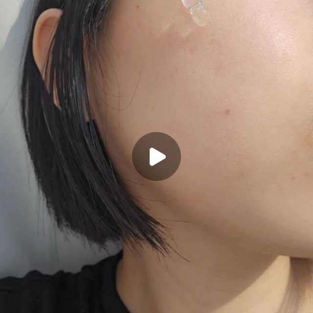 Hyeji Mun on Instagram: "⠀ #광고 ⠀ 피부가 너무 건조해지는 요즘 기초를 여러 개 레이어링해도 부족해서 사용해 본 아띠코스 #히알루론산앰플 ⠀ 신세계면세점 입점 제품이라 믿음이 가면서 약