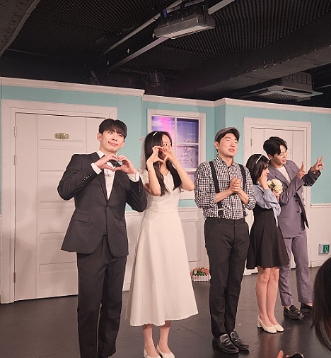 데이트코스로 딱! 대학로 대표 로맨틱코미디 혜화 대학로 연극 '한뼘사이' 관람 후기