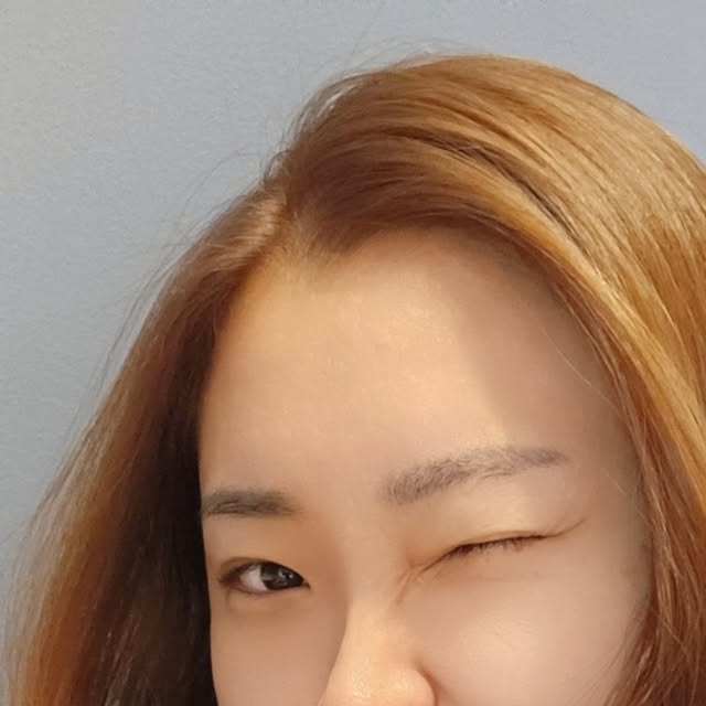 𝐍𝐚𝐢𝐥𝐚𝐡 | 네일라 on Instagram: "#광고 눈이 번쩍👀 피곤할 때 딱 필요한 맥널티 악마의 라떼 ☕
시험 공부로 머리가 지끈하거나, 일하다 졸음이 쏟아질 때 찾게 되는 제 사랑, 맥널티 악마의 라떼를 소개합니다!✨️
✅️ 첫 맛과 특징
한 입 마시는 순간 느껴지는 깊고 진한 콜롬비아 아라비카 원두의 향미! 거기에 달달하면서도 부담스럽지 않은 맛이 더해져 정말 맛있더라고요!🤤🤤🤤
타우린과 비타민B, 고카페인이 들어있어 피로를 확 날려주는 느낌!! 특히 천연 카페인으로 만들어졌다는 점에서 더 안심하고 마실 수 있다는 점~ (본인은 원래 카페인 개복치임 🤭ㅎ)
✅️ 언제 어디서나 편리하게
- 공부할 때: 집중력이 떨어질 때 한 모금 마셔주면 다시 에너지가 확 채워지는 느낌.. 덕분에 에세이도 무사히 잘 썼당ㅎㅎ
- 운동 전: 단백질과 타우린도 들어 있어서 운동 전에도 딱!!
- 업무 중: 점심먹고 나서 졸릴 때 이거 한 잔이면 정말 세상 멀쩡해져요ㅋㅋㅋㅋ이거 진짜 항상 들고다녔음...이거는 내돈내산해도 하나도 안 아까움🥰
✅️ 왜 추천하냐면?
무엇보다도 과라나 천연 카페인 덕분에 효과가 오래 지속되고, 건강한 에너지 보충이 가능하다는 점이 가장 마음에 들었달까요! 게다가 스테비아를 사용해 당 부담도 적어서 매일 마셔도 괜찮을 것 같아요!💖
피곤할 때, 졸릴 때, 에너지가 필요할 때 맥널티 악마의 라떼 한 잔이면 충분하거등요~👍
📍구매하기 링크 : https://bit.ly/Devil-latte
📩 본계정 구경가기 : @mcnulty_official
#맥널티 #악마의라떼 #고카페인 #타우린 #천연카페인 #피곤할때 #집중력향상 #맥널티커피"