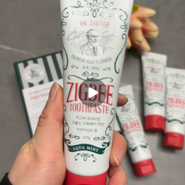 Mo on Instagram: "#협찬 [입냄새 제거 93%] 지그비 고불소 1450ppm 백태제거 구취케어 치약

충치와 구치케어 도움되는 지그비 치약
일반 치약을 사용하면 충치, 입냄새
잡기가 어려운데 플라그 제거에 도움주는
지그비 치약 사용하기♥️

구취.설태 제거에 도움
순한 성분의 취약
특허받은 생약복합성분이 함유된 박하선치약으로도 
유명한 지그비취약♥️♥️♥️

#광고 #지그비 #구취게어치약 #치약추천"