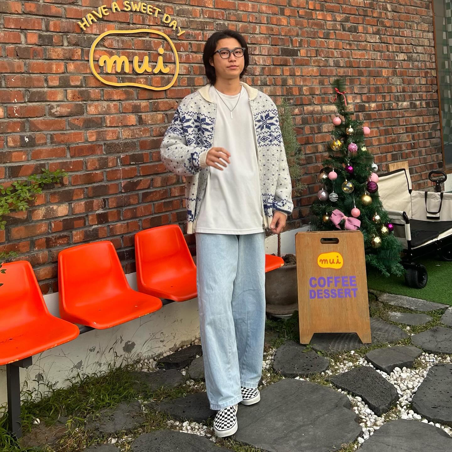 살쪄서 턱 없어지는중