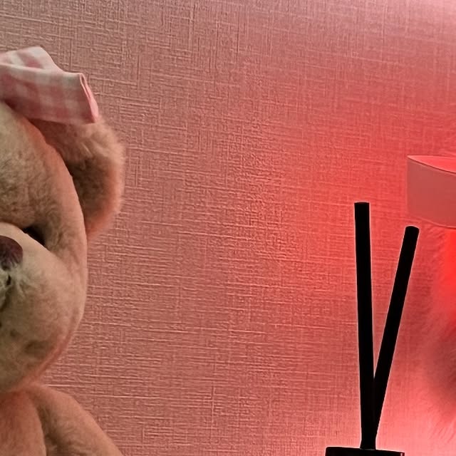천하 on Instagram: "#협찬
우리집무드🩶😀

향도 인테리어에 중요한부분이죠 귀여운 이모지그림과 블랙컬러로 깔끔한느낌을 연출해주네요~ 

075. 레인포레스트 (비+숲향)
167. 베이비파우더 (포근+살냄새)
183. 블랙체리 (상큼+달콤)
294. 엠버바닐라 (달달+섹시)
415. 페로몬 (포근+은은)
493. 코코넛바디 (달콤+고소)
501. 베어허그 (코튼+포근)
511. 크림클라우드 (코튼+시원)
524. 방콕호텔 (고급+우디)
526. 성수스토어 (상큼+고급)
530. 소다당 (달콤+시원)
534. 에브리피오니 (중독+매혹)

집무드와 고객들의 취향맞게 고를 수 있도록 여러가지 향이 있더라고요~

#광고 #블랙하비#이모지디퓨저#BLACKHOBBY#디퓨저선물#디퓨저답례품#디퓨저추천#집들이선물#집들이선물추천

네이버에서 이벤트 할인중
27900원 >24,900원 (무료배송) 중이라 해주세요."