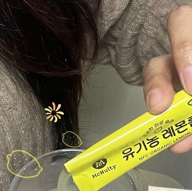 비비엔 ღ on Instagram: "#광고 @mcnulty_official 맛도 신선함 그 자체인 #레몬즙 찾아버렸다..🍋 레몬 1개의 과즙이 1포에 들어갔는 데 물 1방울 들어가지 않은 첨가물 제로 착즙액이라 비