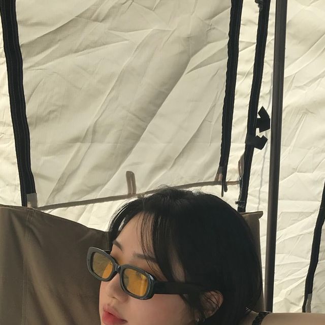밍듀ఇ on Instagram: "#광고 캠핑장 필수템 썬구리
.
@right_here_women 
.
#롸잇히어 #right_here #선글라스추천 #선글라스 #캠핑 #일상 #데일리룩 #협찬 #제품제공"