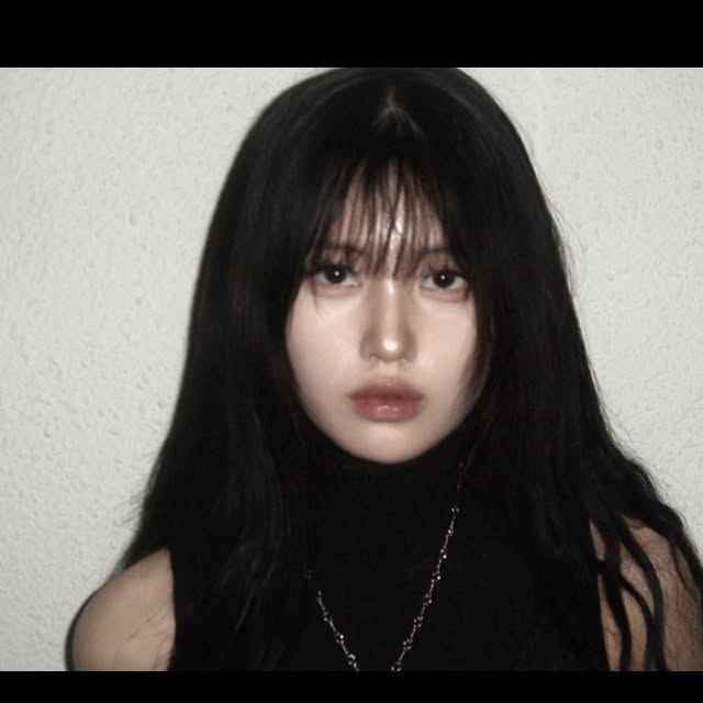 박가현 Gahyeon on Instagram: "#광고 무신사에서 만나볼 수 있는 노노어의 오버 듀 립펜슬! 사진 속의 저는 8호를 사용했어요 :) 신상 컬러인 6호, 7호, 8호의 발색샷과 함깨 각 특징을 설명해볼게요! 
🖤 베일드 피오니 핑크 (뉴트럴 핑크, 베이스립)
- 웜쿨 가리지 않는 미지근 핑크
- 화사한 무드를 더해주는 뉴트럴 컬러
🖤 슬릿 페일 피치 (라이트톤, 하이라이팅)
- 맑고 부드러운 피치 톤에 핑크 한 방울
- 청초한 무드를 연출하는 페일 피치 컬러
🖤 타프타 피치 더스트 (어두운 립, 착색립 커버)
- 따뜻하고 차분한 누디 베이지
- 자연스러운 소프트 누디 컬러

#노노어 #nonoer #노노어무신사 #립펜슬 #립펜슬추천 #립추천 #프리랜서모델 #페이모델 #여자모델 #한국인모델 #협찬문의dm #협찬문의 #촬영문의 #촬영문의dm #촬영문의환영 #좋반 #좋아요반사 #좋반테러 #좋반환영 #맞팔 #선팔 #선팔하면맞팔 #fyp #fypシ #뷰티모델 #freelancermodel #06 #패션모델 #촬영문의 #협찬모델"
