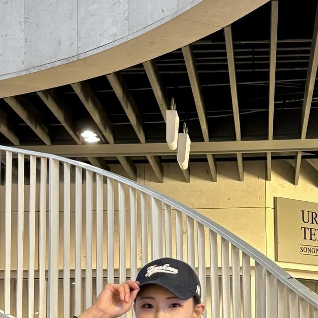 ᴊᴇɴɴᴀ | ᴍᴏᴅᴇʟ | ᴛʀᴀᴠᴇʟ ʏᴏᴜᴛᴜʙᴇʀ on Instagram: "#협찬

이 흑청데님 핏이랑 색감 둘다 지짜 예뿌다,,😎

.

.

#스탠다드에러 #STANDARDERROR #남여공용팬츠 #데님 #데님팬츠 #팬츠 #바지 #와이드바지 #워싱팬츠 #와이드팬츠 #데일리룩 #바지추천 #DenimPants #Denim #Pants"