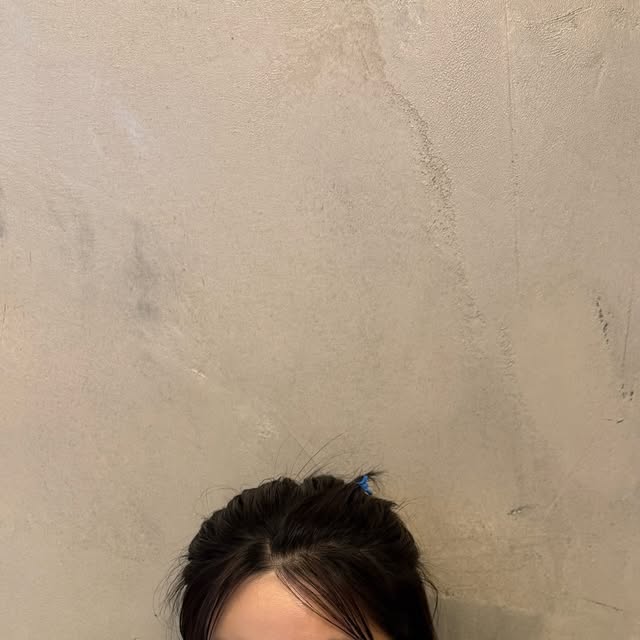 은영 on Instagram: "간만에 장만한 러블리한 패딩🩵
색감 너무 상큼해서 나 삿포로 갔다온줄 (?)
셔링으로 크롭 조절이 넘 예쁜 디테일..❄️

#제품제공 #오사와 #크롭패딩"