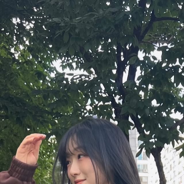 홍명진 on Instagram: "@standarderror_official 
드디어 밤산책하기 너무 좋은 가을이 왔자나🍂🧸
POLYESTER 100%인 스탠다드에러와 함께라면 춥지도않고 편안하게 산책할수 있지륭>< 심지어 소매와 밑단 밴딩으로 예쁜 핏은 덤🤎
#스탠다드에러  #STANDARDERROR #남여공용자켓  #자켓 #데일리룩 #가을데일리룩 #자켓추천  #간절기아우터 #레더자켓 #스웨이드자켓 #jacket #パンツ  #outer"
