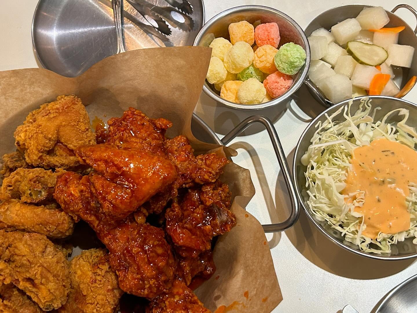 간만의 #치맥 #자담 #자담치킨 #반반치킨 #양념반후라이드반 #후라이드 #양념치킨 #저메추 #야식
쿄쿄😊

예나지금이나 저는 자담이 젤 맛있네옹👍🏻👍🏻
맥주먹음 안되는날인데 아오ㅎ 맛있음 됐다ㅠㅠ

#먹스타그램 
#먹팔 #맞팔 #좋아요반사 #먹팔환영 #먹팔해요 #먹스타 #맛집탐방 #맛집투어 #맛집추천 #먹부림 #맛스타그램 #먹방