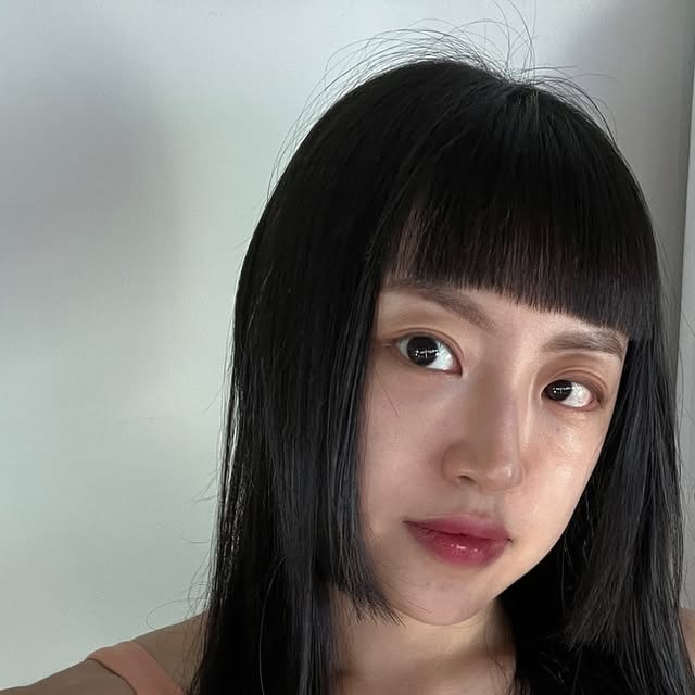 @ennn__00 on Instagram: "#협찬

뱃살이 안 빠지는 분들에게 추천드리는
#티앤효소
저는 늘 다이어트를 하는 사람이라
하루에 한 번 물에 타 먹는 이 효소를 너무 좋아해요,,^^
파인애플 맛인데 넘 맛있❤️
솔직히 맛있어서 하루에 네 번은 마시고 싶음ㅠ
이 효소는 
식후에 더부룩 한 사람(나),
음식 양 조절 힘든 사람(나),
몸이 항상 피곤하고 무거운 사람(나),
탄수화물이랑 야식 많이 먹는 나..아니 사람들…⭐️에게!!
도움이 된다구요
티앤효소는 단백질 분해 뿐만 아니라 더불어
풍부한 식이섬유 차전자피가 들어있씀‼️
그래서 다이어트에도 좋고 소화가 잘 돼요>_<
저는 과식을 많이 해서 밥 먹기 30분 전에 한 번 마시고
음식량이 줄었답니다 깔깔
이제 여름인데 나랑 몸짱 되어보자구요오🫶

#협찬 #티앤효소 #티앤자임 #효소 #효소몸매관리 #몸매관리효소 #마시는효소 #눈바디 #몸매관리그램 #인바디 #쾌변"