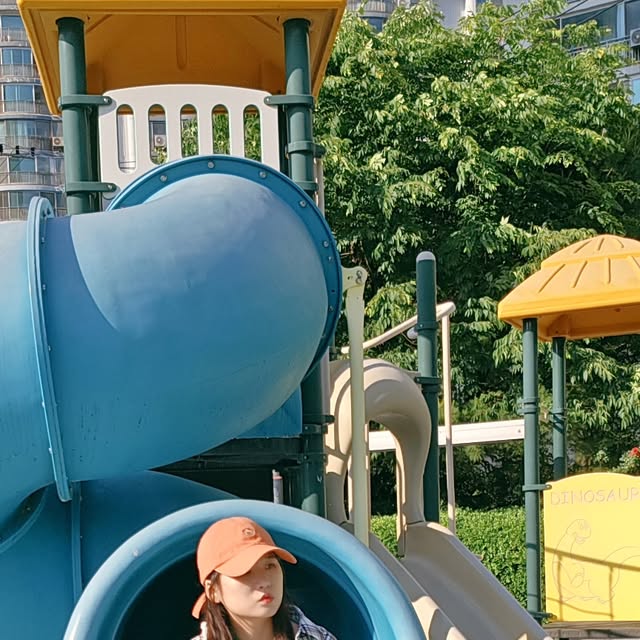 나리리 on Instagram: "#광고
87-STAN200 레거시 빈티지 오버핏 반팔 체크 셔츠 브라운

편안한 오버핏 반팔 체크 셔츠로
빈티지한 컬러감과 체크 패턴이
어디든 레이어드하기 좋았어요!
전체적으로 여유있고 자연스러운 핏으로 
다양한 스타일링 가능해요!

@standarderror_official
ㅡ
#스탠다드에러  #STANDARDERROR #남여공용셔츠 #셔츠 #셔츠추천 #반팔셔츠 #오버핏 #체크셔츠 #여름셔츠 #Shirt  #CheckShirt  #Short-Sleeved Check Shirt"