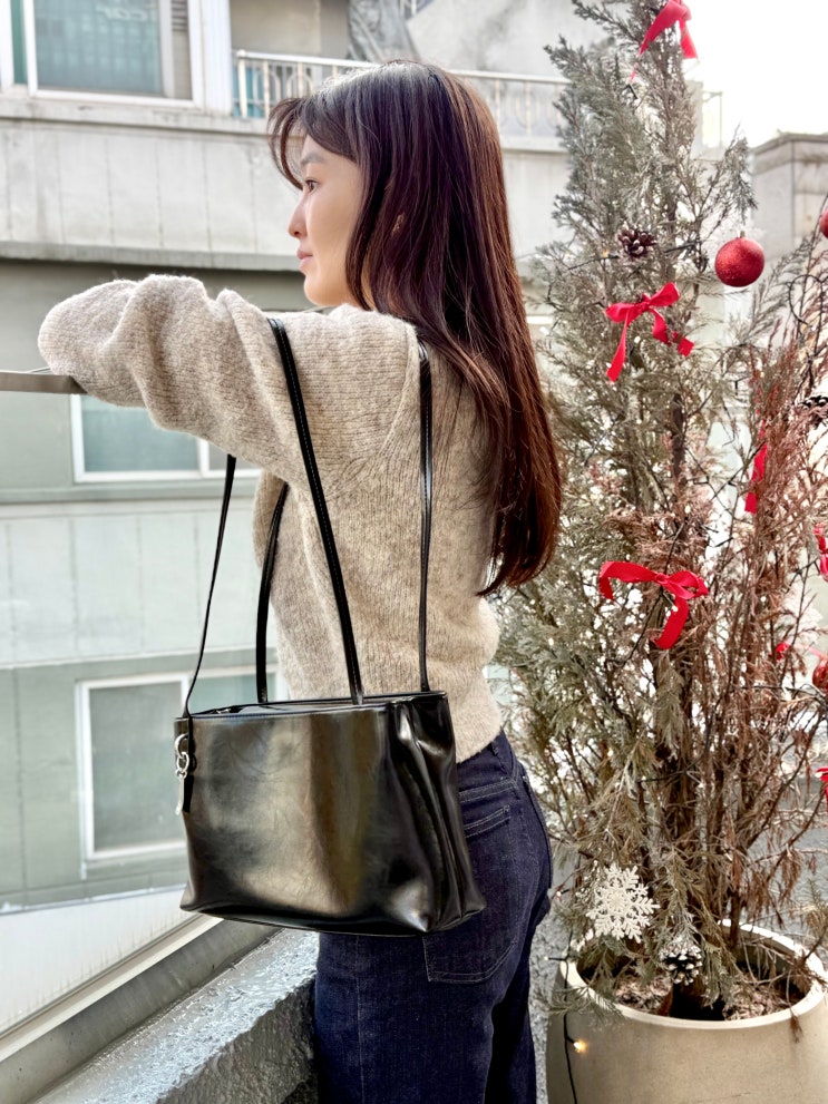 아이패드가방 마르헨제이 로미백(비건레더) 이정재X임지연 주연 《얄미운 사랑》 드레스룸 속 그 가방