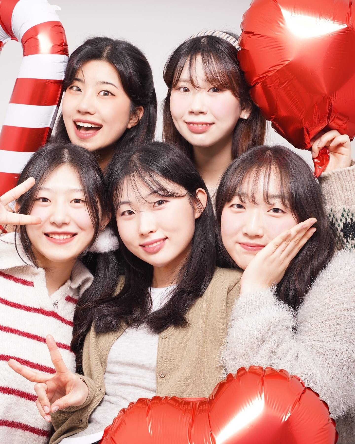 오랜만에 3-1 모이나 싶었지만,
매번 모이던 사람들만 모여버린(?) 2024 마지막💝
-
애더라 올해는 진짜진짜 반오십으로(은진제외) 8명 다 모여보자✨😉 마지막 사진이 6년전 2018년인데 어제같아유 흑흑