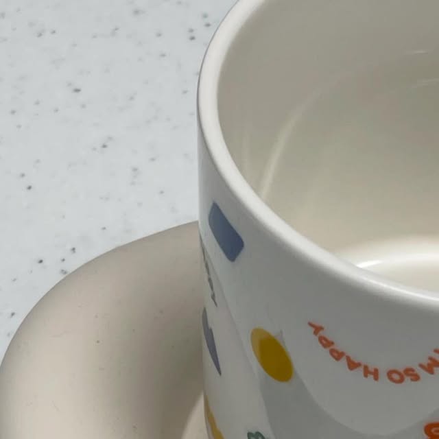 윤재은 on Instagram: "☕💛 오늘의 재택 중 홈카페 타임 💛☕

요즘 제 최애 커피… 
진짜 솔직히 말하면 이거 없으면 하루 시작 안 돼요 🥹
제가 사실 메가커피 할메가커피 좋아했거든요...😗
근데 칼로리를 알고 나서 부터는 마실수가 없겠더라구요...ㅎ..
솔직히!! 믹스커피!! 프림!! 설탕!! 맛있는거 다들 알잖아요
건강때문에 참는거 뿐이지.....🥲

자! 이제 참지 마세요!!!
지진희가 선택한 맥널티 스테비아 커피믹스 ✨
처음엔 ‘스테비아 커피믹스’라길래 스테비아 특유의 싸한 맛?이 날까봐 살짝 걱정했는데, 
한 모금 마시는 순간 생각이 완전 바뀜‼️

🌰 헤이즐넛커피 특유의 고급스럽고 은은한 향이 먼저 딱 올라오고
☁️ 우유 풍미는 진~하고 부드러운데
❌ 설탕이 아니라 스테비아가 들어가서 그런지 특유의 텁텁함, 끈적임은 전혀 없음!! 이게 진짜 신기해요!

헤이즐넛 향 나는, 맛있고 심지어 고급스러운 믹스커피 자체인데!

일반 믹스커피랑 다르게

✔️ 설탕 대신 스테비아 사용
✔️ 올리고당으로 당 부담까지 낮춘 크리머
✔️ 그래서 단맛은 깔끔하고 뒤끝이 없음
✔️ 아이스로 마셔도, 라떼처럼 마셔도 너무 맛있어요 🤍

솔직히 맛 좋은데 성분까지도 좋으면 안마실 이유 없잖아요~?😉🫣

회사 탕비실, 집 홈카페, 손님용 커피로도 완전 센스템✨
당 걱정돼서 커피믹스 피하셨던 분들한테 진짜 추천하고 싶어요.

요즘은 “지진희커피”라 불린다던데, 
마셔보면 바로 이해됩니다 😌

역시 30년 커피 전문 브랜드 맥널티~~!(@mcnulty_official )
괜히 다들 믿고 마시는 거 아니더라구요!

저는 뜨겁게도, 차갑게도 마셔봤는데 그냥 맛있어요.
둘다 맛있음..ㅠㅠ 

📌 구매는 아래 링크에서 가능해요!
👉 https://bit.ly/STEVIAHZ

@​mcnulty_official ☕💕

#맥널티 #스테비아커피믹스 #스테비아 #믹스커피
헤이즐넛커피"